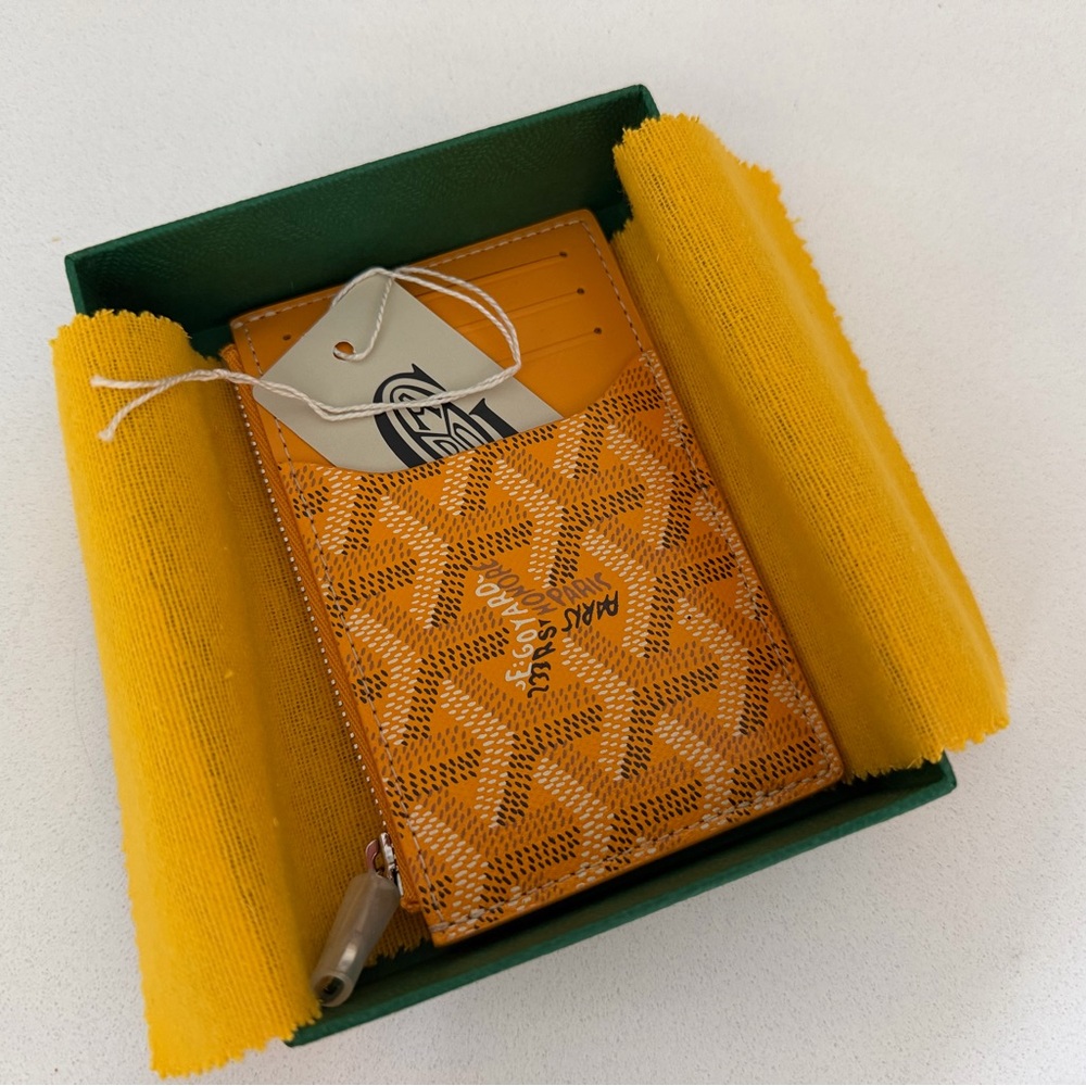 Goyard Bourbon Zip Card Holder in Yellow, brand new in box - Picture 2 of 11
